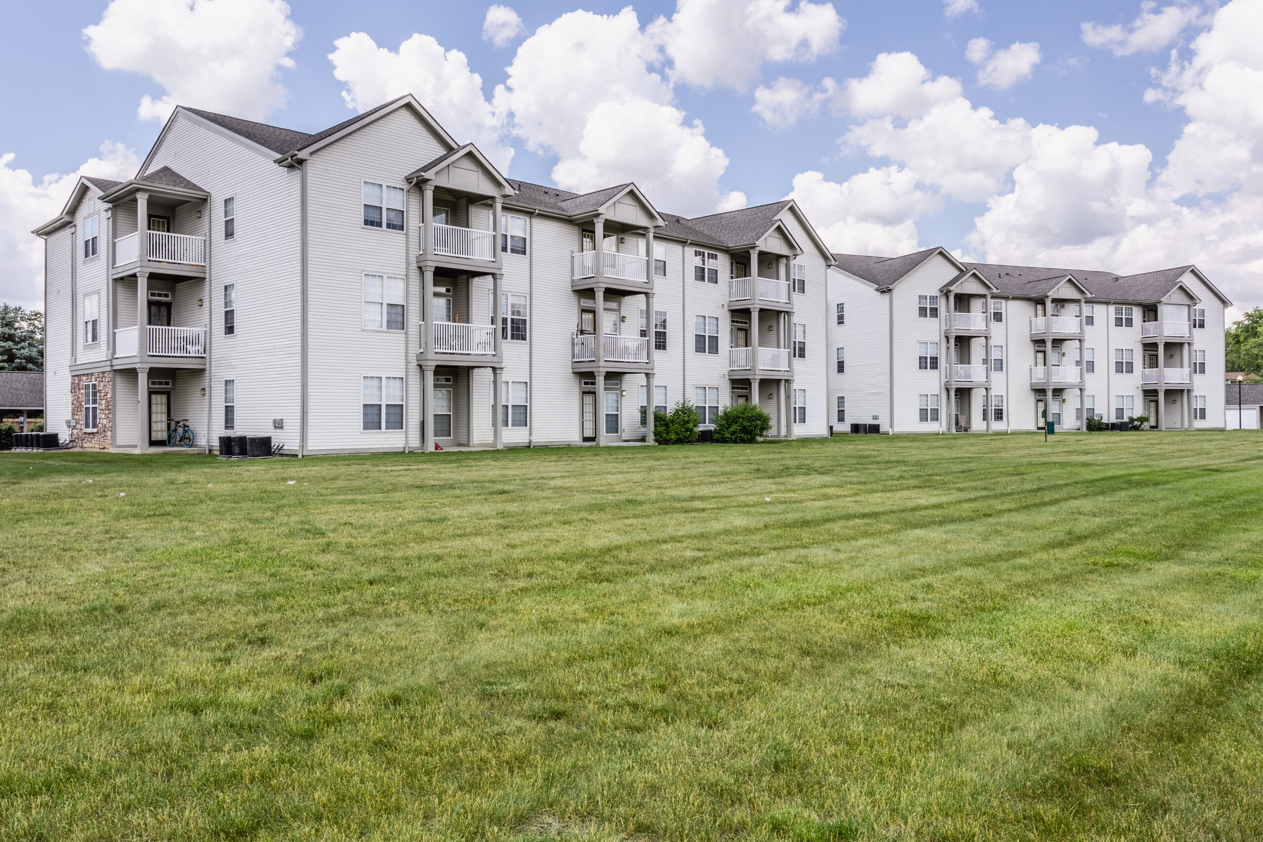 30-(2730 Riverchase Exteriors)